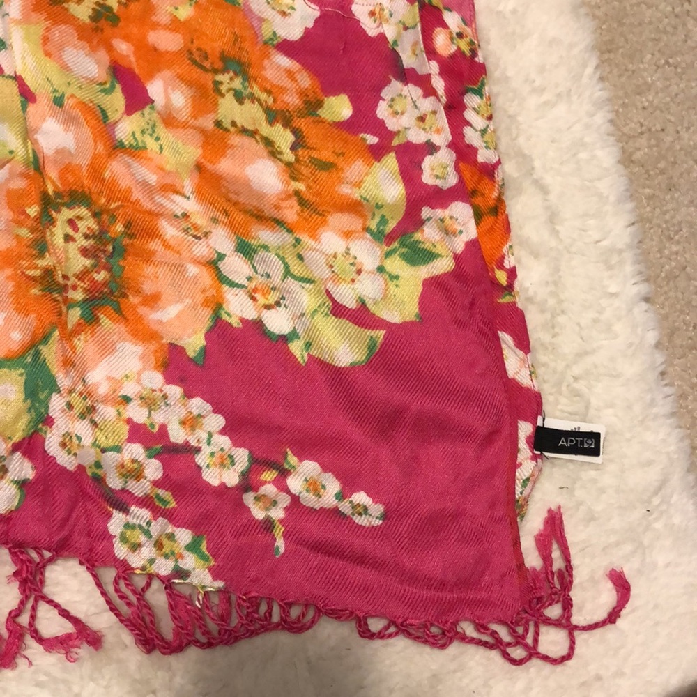 Scarf - Picture 2 of 5